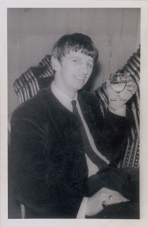 Lot #642 Beatles: Rare candid backstage photos from an April 1963 gig - Image 8