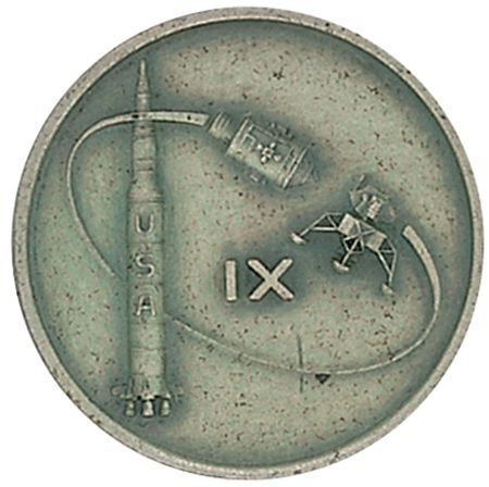 Lot #389 Apollo 9: Flown Robbins medal selected by Dave Scott for his personal collection - Image 1