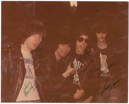 Lot #903 The Ramones - Image 1
