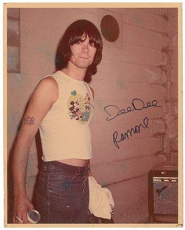 Lot #906 The Ramones - Image 2
