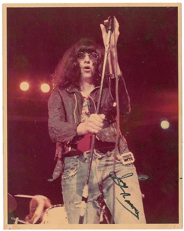 Lot #906 The Ramones - Image 3