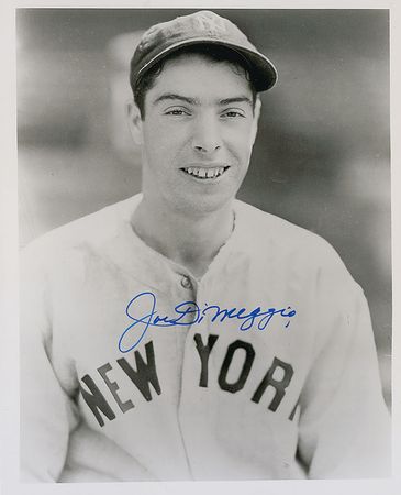 Lot #1087 Joe DiMaggio Signed Photographs - Image 1