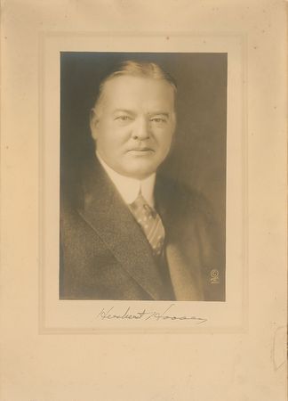 Lot #55 Herbert and Lou Henry Hoover Signed Photograph and White House Card - Image 2