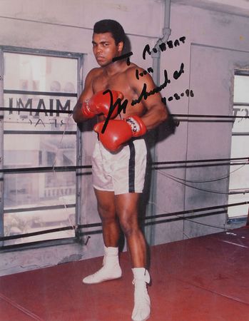 Lot #1066 Muhammad Ali Signed Photograph - Image 1
