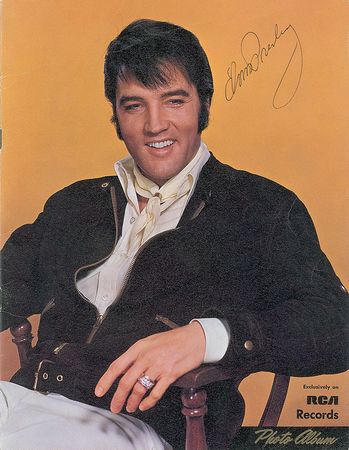Lot #916 Elvis Presley: 1970 photo album signed an incredible three times by Elvis while sitting in his car - Image 1