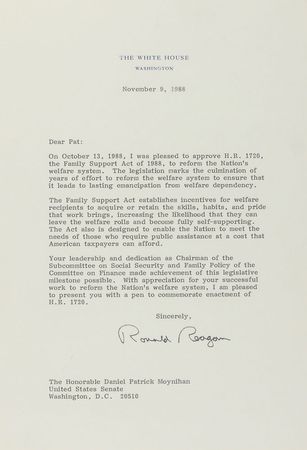 Lot #148 Ronald Reagan and George Bush: Presidential pens sent to Senator Moynihan - Image 2