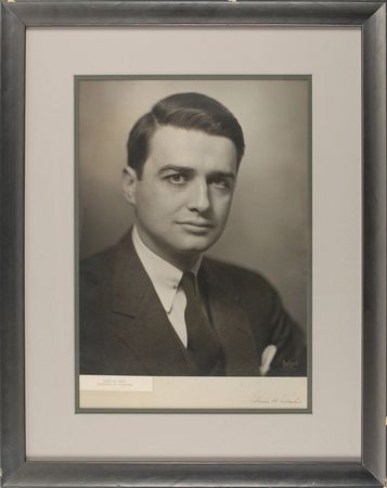 Lot #273 Edwin Land: Magnificent oversized Bachrach portrait of the inventor of the Polaroid instant camera - Image 1