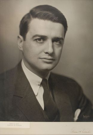 Lot #273 Edwin Land: Magnificent oversized Bachrach portrait of the inventor of the Polaroid instant camera - Image 2