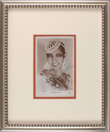 Lot #1031 Josephine Baker Signed Photograph - Image 1