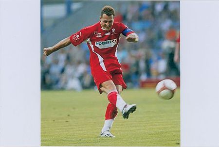 Lot #922 Michael Schumacher: Schumacher?s game-worn 2006 ?Spiel des Herzens? jersey - Image 5