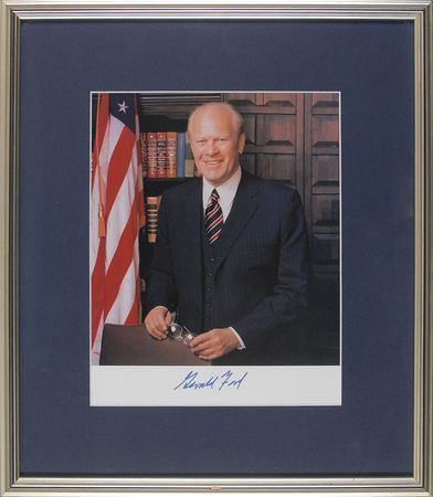 Lot #109 George Bush and Gerald Ford Signed Photographs - Image 1