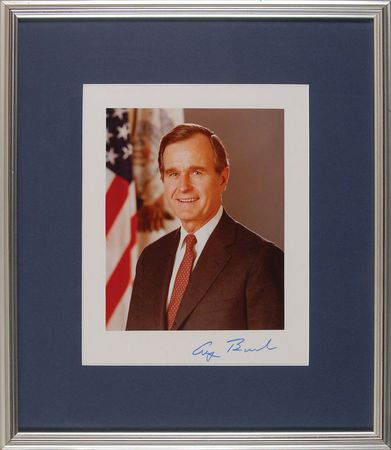 Lot #109 George Bush and Gerald Ford Signed Photographs - Image 2