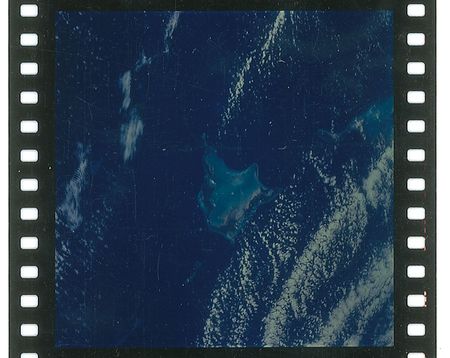 Lot #387 Gemini 7: Exceptional first-generation roll of color positives from the Hasselblad aboard Gemini 7, including the historic first space rendevous - Image 3
