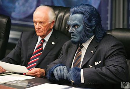 Lot #375 X-Men: Kelsey Grammer - Image 4