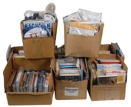 Lot #173 Book and Memorabilia Collection: Impressive collection of national bestsellers, athletes, musicians and much more - Image 5