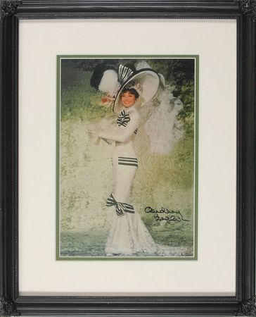 Lot #1017 Audrey Hepburn Signed Photograph - Image 2
