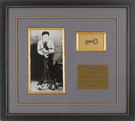 Lot #1019 Harry Houdini: Key from the collection of the master escape artist - Image 1