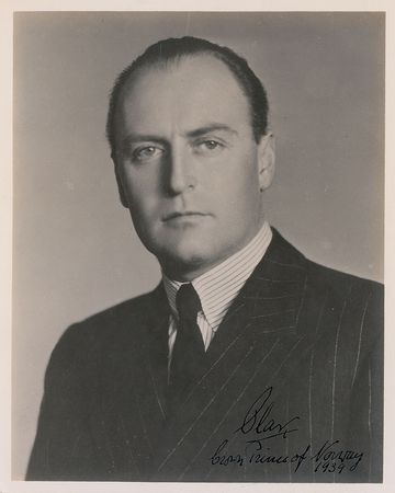 Lot #355 King Olav V of Norway Signed Photograph and Christmas Card - Image 1