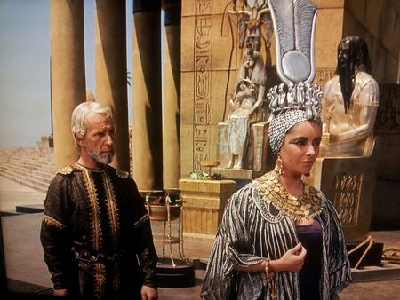 Lot #1005 Cleopatra: Isis Prop Statue - Image 2