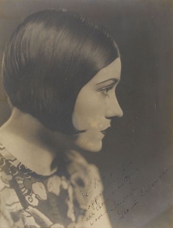 Lot #1081 Gloria Swanson Signed Photograph - Image 1