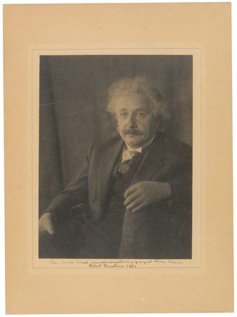 Lot #178 Albert Einstein: Superlative portrait of the genius from 1931 - Image 1