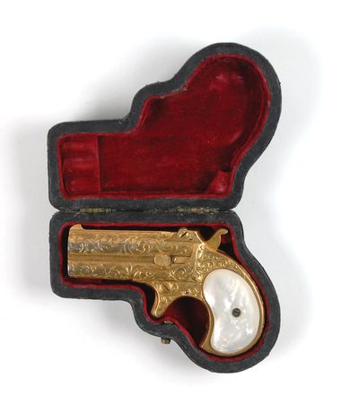 Lot #487 Cased and Engraved Gold- Plated Remington Double Derringer with Mother-of-Pearl Grips Pistol - Image 3