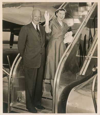 Lot #106 Dwight and Mamie Eisenhower White House Cards - Image 3