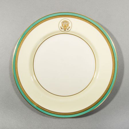 Lot #336 Harry S. Truman Official White House China Dinner Plate - Image 1