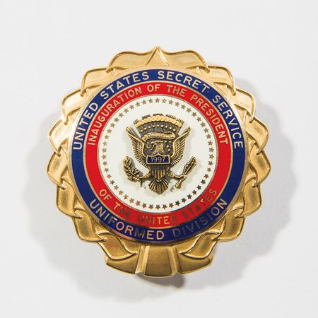 Lot #322 Bill Clinton Secret Service 1997 Inaugural Badge - Image 1