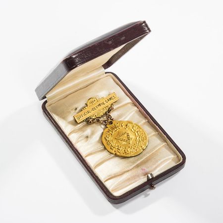 Lot #374 St. Louis Olympics 1904 YMCA Official’s Gold Badge - Image 1