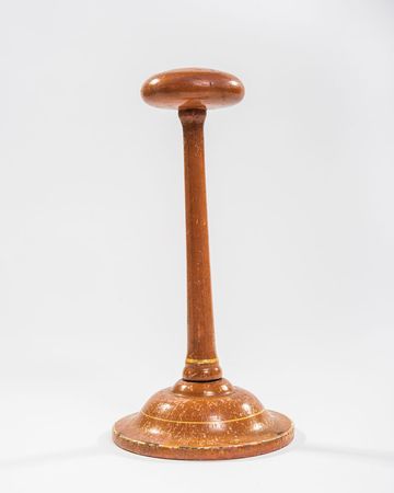 Lot #160 Harry S. Truman White House Queens’ Room Small Hat Stand - Image 1