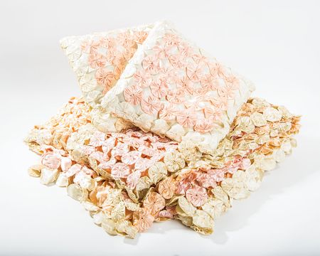 Lot #132 Eleanor Roosevelt?s White House Satin Bedspread and Pillows - Image 2