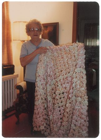 Lot #132 Eleanor Roosevelt?s White House Satin Bedspread and Pillows - Image 4