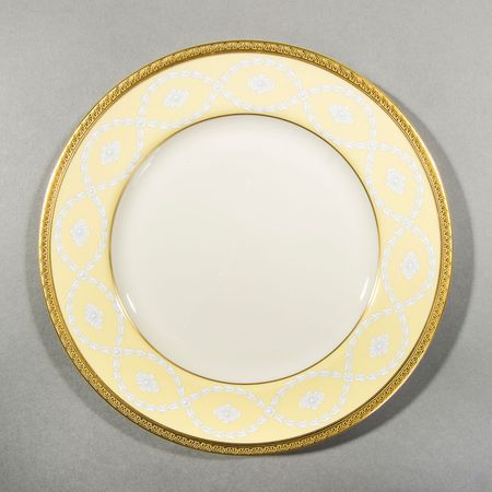 Lot #341 Bill Clinton Official Presidential Fish Entree Dinner Plate - Image 1