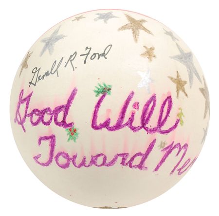 Lot #105 Presidents: Huge Christmas ornaments signed by four presidents - Image 3