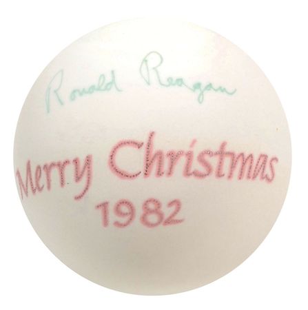 Lot #105 Presidents: Huge Christmas ornaments signed by four presidents - Image 1
