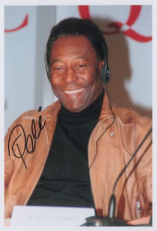 Lot #987 Pele and Diego Maradona Signed Photographs - Image 1