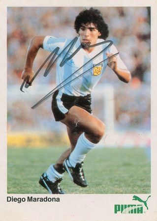 Lot #987 Pele and Diego Maradona Signed Photographs - Image 2