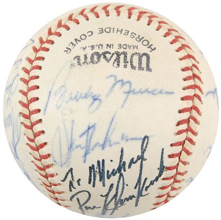 Lot #925 NY Yankees: 1970 team ball featuring a Munson rookie signature - Image 2