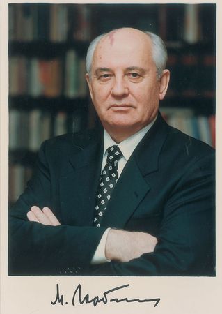 Lot #207 Mikhail Gorbachev Handwritten Letter Signed and Signed Photograph - Image 1