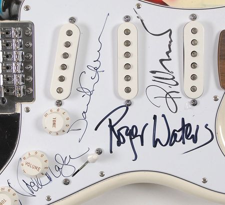 Lot #162  Pink Floyd - Image 2