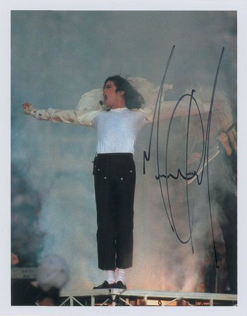 Lot #628 Michael Jackson - Image 1