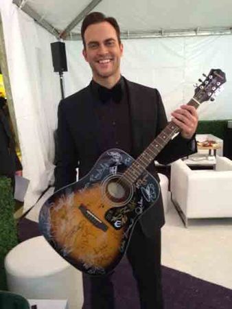 Lot #368  Guitar of Hope - Image 10