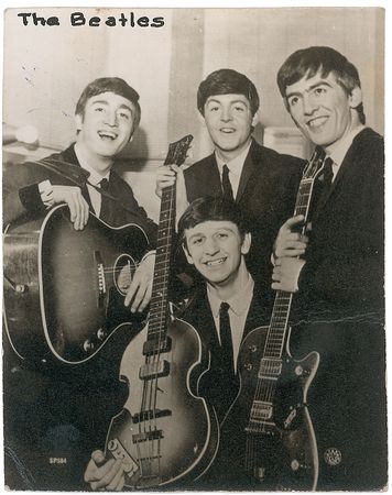Lot #757 Beatles: George Harrison Signed Photograph - Image 2