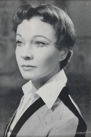Lot #867 Vivien Leigh Signed Photograph - Image 1