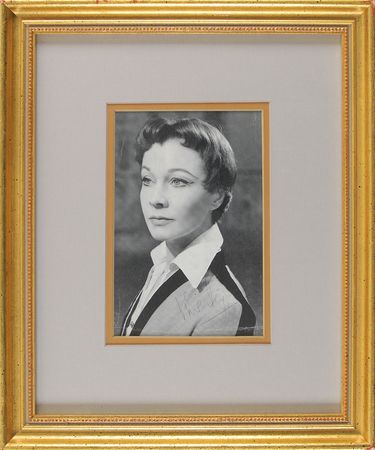 Lot #867 Vivien Leigh Signed Photograph - Image 2