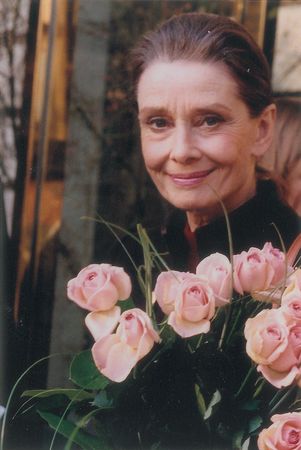 Lot #719 Audrey Hepburn Signed Photograph - Image 2