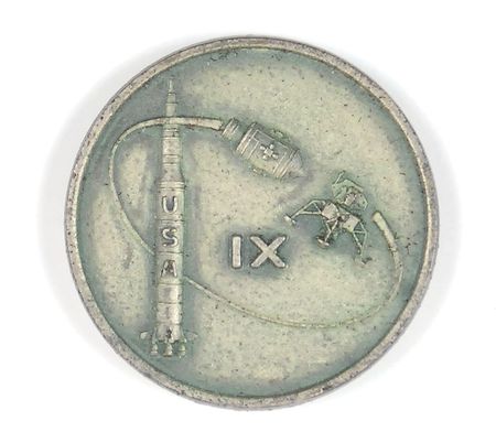 Lot #397 Apollo 9: Apollo 9 Robbins medal from a moonwalker?s personal collection - Image 1