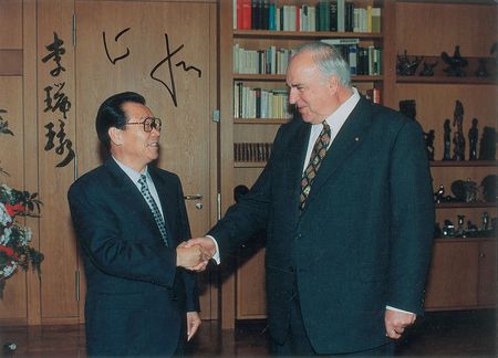 Lot #2053 Li Ruihuan and Helmut Kohl Signed Photograph - Image 1
