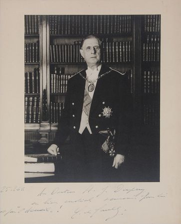Lot #145 Charles de Gaulle: Desirable portrait of the French colonel turned president - Image 2